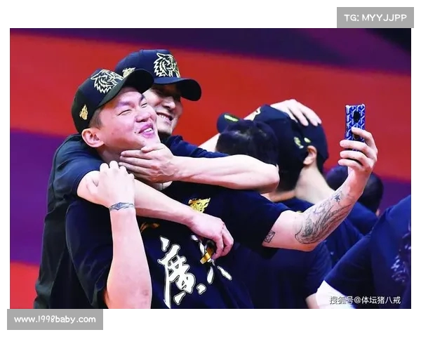 广厦前总决赛40+球员欺负菜鸟徐杰 朱芳雨霸气出手警告 广厦前总决赛40+球员欺负菜鸟徐杰 朱芳雨霸气出手警告